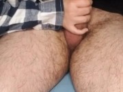 CUM HUNGRY SECRETARY GIVES BOSS A BLOWJOB UNTIL HE CUMS