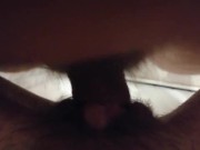 Brune qui se fait prendre sur une fenêtre 14/16