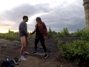 Публично трахнула своего мальчика на крыше заброшки 14/16