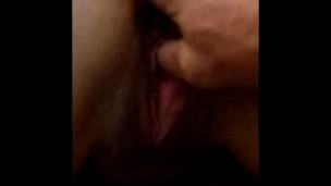 LillianL33 taking an anal fingering and vibrator