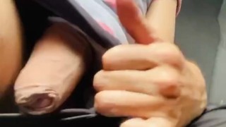 montrant le renflement et ma bite au chauffeur uber //onlyfans/com/frankboxxx 