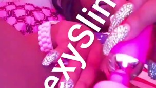 Slim squirting that pussy
