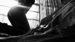 Jugando con mi cuerpo para ti.