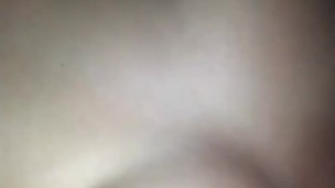 Jugando con mis tetas porque estoy solita
