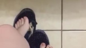 @tici_feet IG tici feet tici_feet looking at my feet (part 1)
