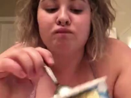 CURVY BBW IS HUNGRY SO SHE CHOWS DOWN ON ICE CREAM