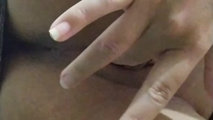 gostosa se tocando excitada