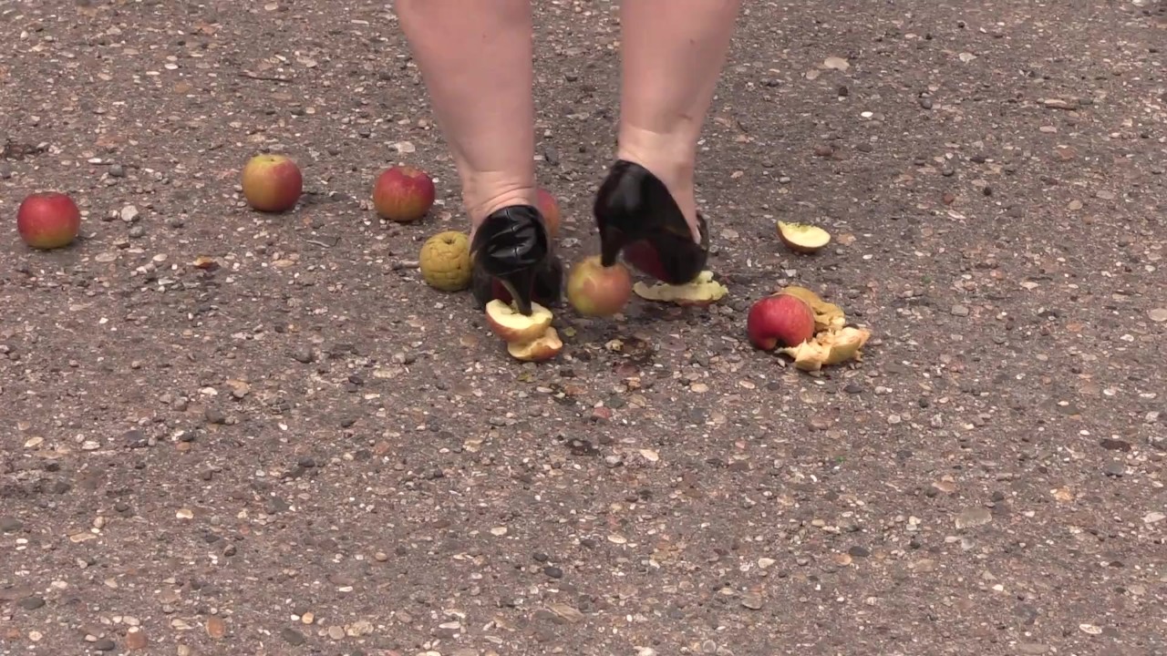 Crush fetish outdoors Fat legs in high heel shoes crush apples - 無料セックスビデオ - RedTube