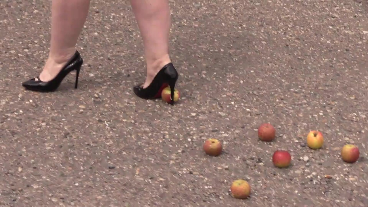 Crush fetish outdoors Fat legs in high heel shoes crush apples - 無料セックスビデオ - RedTube