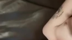 Tattoo'd goth slut cums on vibrator