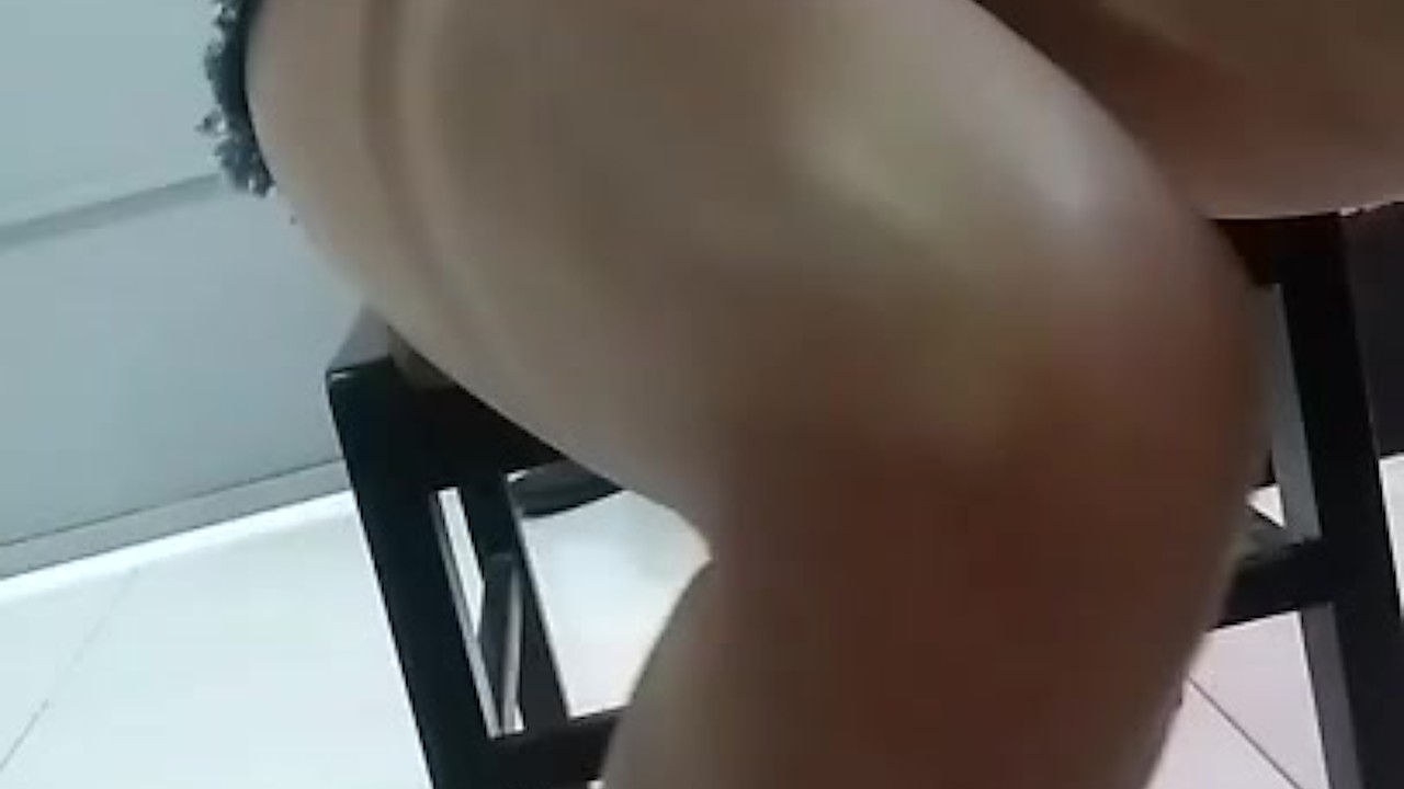 Mi amiga no lleva tanga bajo su falda - Free Sex Video - RedTube
