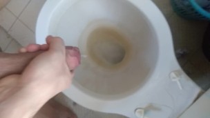 Bañandome con mi pene de 15 cm