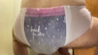 Riding a big dildo in my wet diaper - Бесплатное секс видео - RedTube