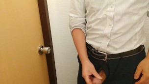 Guy masturbation. gay masturbation. japanese style. 男性トイレオナニー