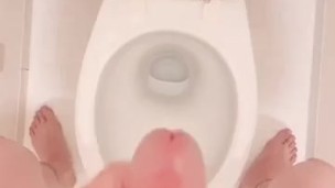 主観 男子○学生トイレで初めてのオナニー撮影 大量射精