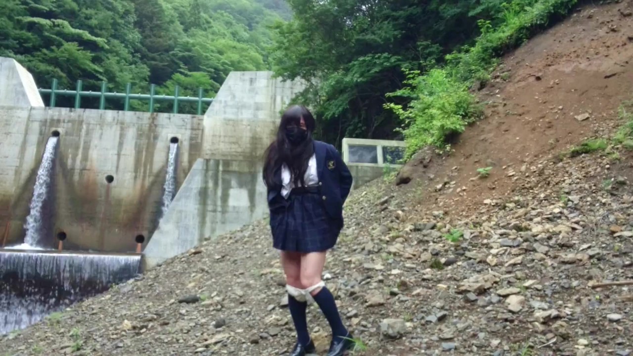 可愛い女装高校生は人気のない山奥のダムで露出して淫らに悶え射精する。 - 無料セックスビデオ - RedTube