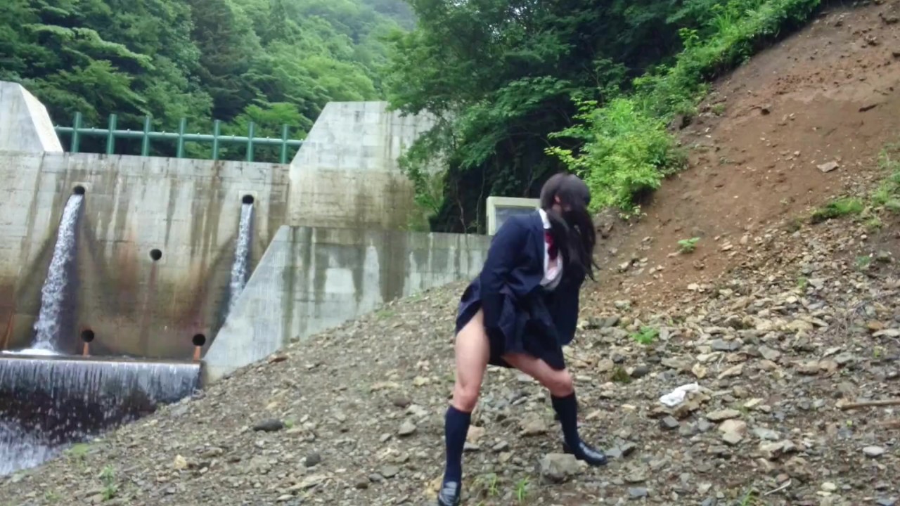 可愛い女装高校生は人気のない山奥のダムで露出して淫らに悶え射精する。 - 無料セックスビデオ - RedTube