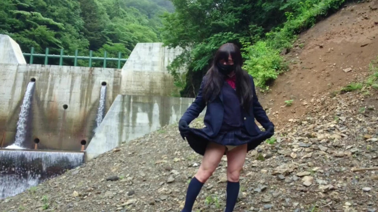 可愛い女装高校生は人気のない山奥のダムで露出して淫らに悶え射精する。 - 無料セックスビデオ - RedTube