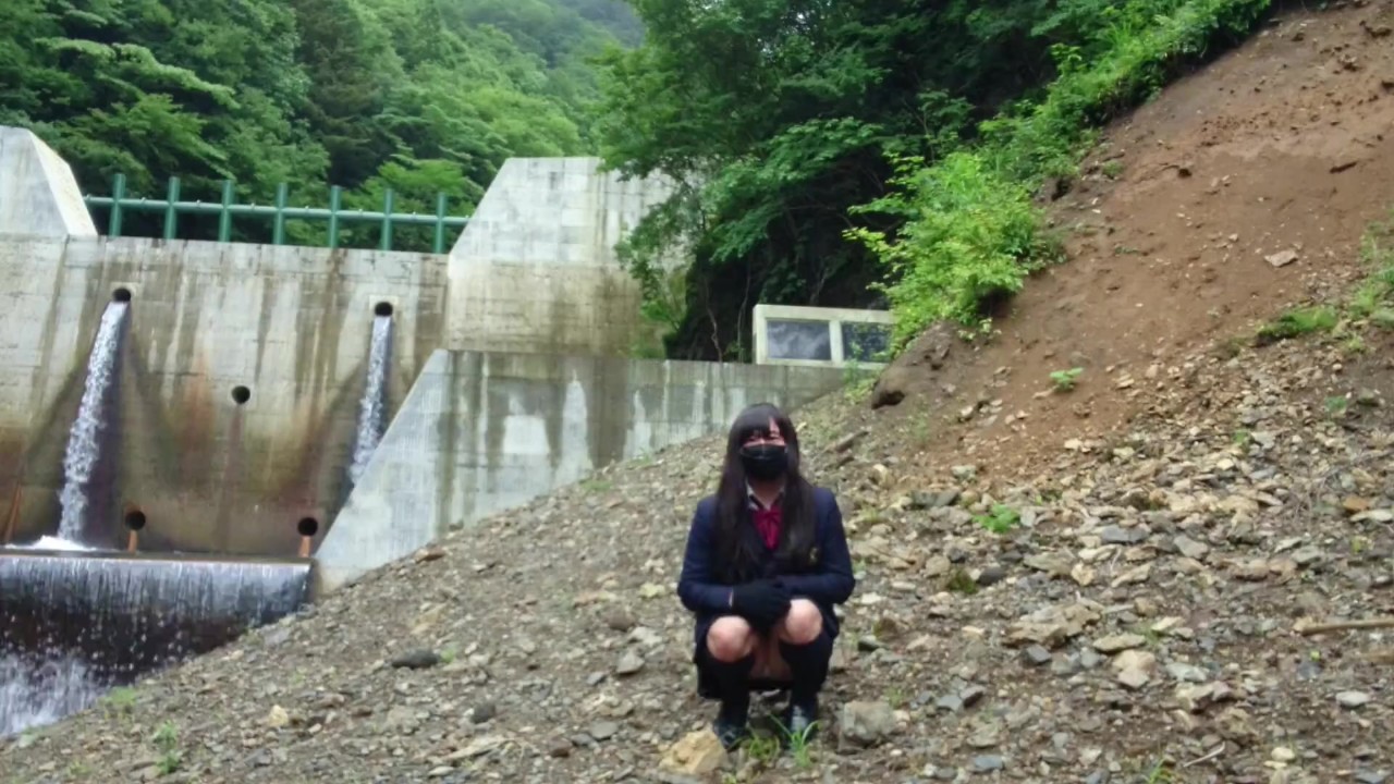 可愛い女装高校生は人気のない山奥のダムで露出して淫らに悶え射精する。 - 無料セックスビデオ - RedTube