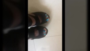 Sexy ebony teen, heels and feet worship pretty toes
