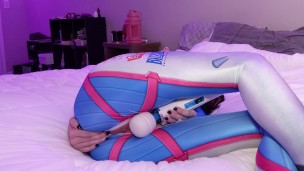 Dva cosplay upclose buttplug and hitachi solo (Onlyfans preview)