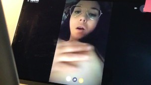 Milf española gorda teniendo cibersexo con un fan que le graba y le manda el video