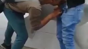 Mamada en el baño de h