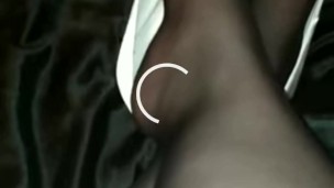 Dangling con dei sexy tacchi da sposa, tutti da sborrare