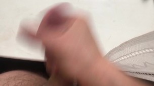 Дрочу у окна