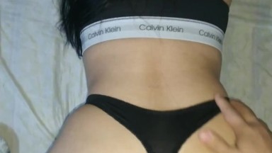 Morena gostosa doggstyle bunda perfeita POV BBB Calvin Klein - Mini Robincalcinha fio dental