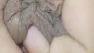 Me masturbo mientras pienso en mi ex