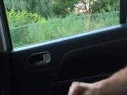 Взрослая девушка увликательно смотрит на самоотсос 5/16