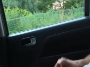 Взрослая девушка увликательно смотрит на самоотсос 7/16