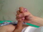 18 летний горячий парень очень возбуждён и сразу же начал дрочить большой член и сладко стонать 11/16