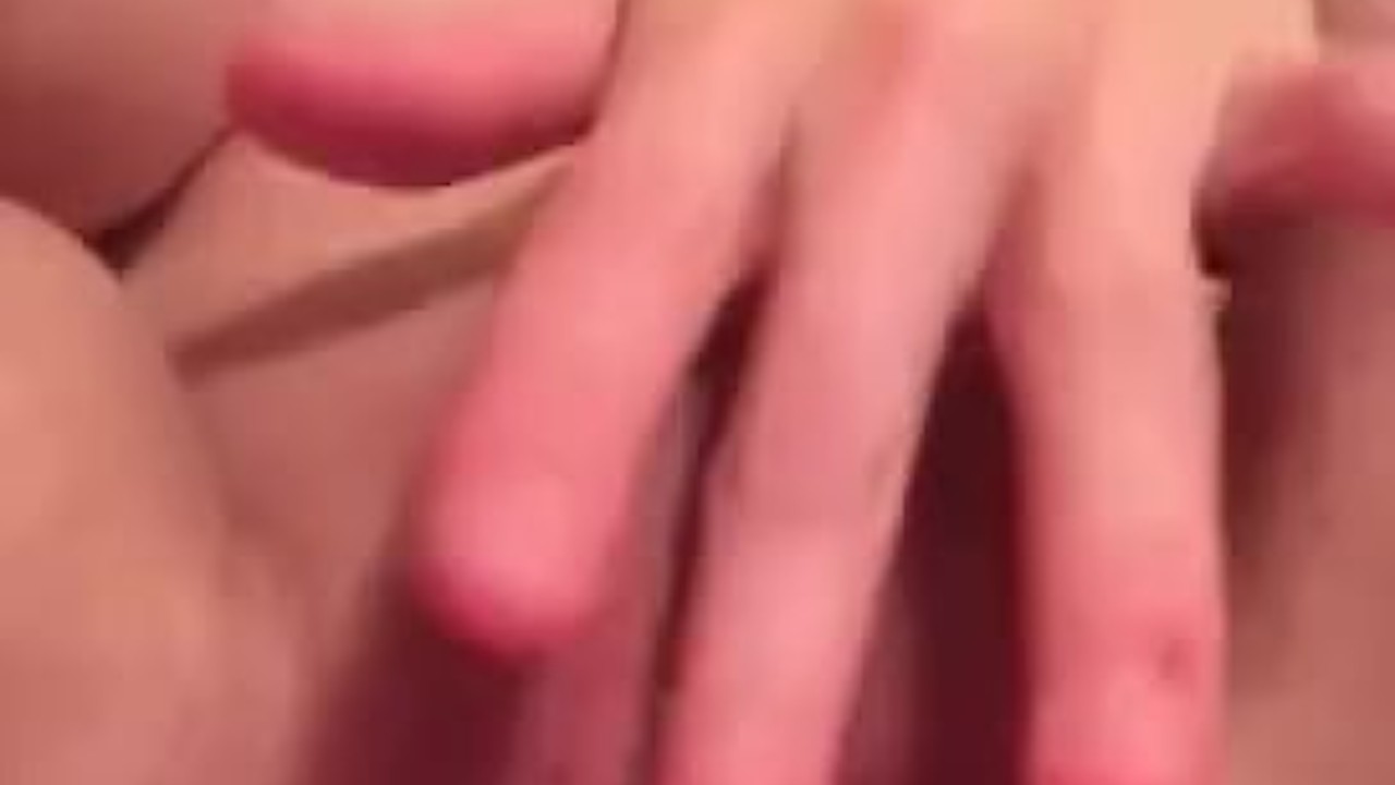 Fingered secretly on bright day and my friend doesn't notice it - RedTube