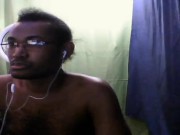 Hombre desnudo, atractivo y sensual haciendo show webcam live