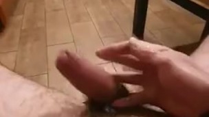  Sacando leche antes de ir a trabajar 