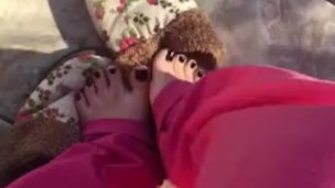 @tici_feet IG tici feet tici_feet sunbathing my feet, black toes