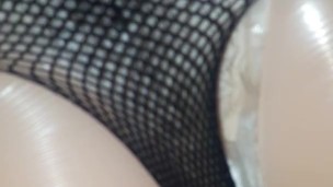 La mujer a mi lado y yo vestido de putita