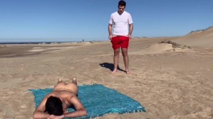 Se lo encontró en la playa tomando sol desnudó y se lo cogio con furia - Seba Terry