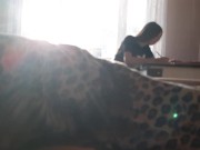 Снято на видео, когда я мастурбирую, пока мой одноклассник готовится к экзамену. 3/16