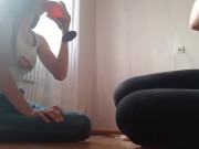 ПОСЛЕ ПАРЫ БОКАЛОВ ВИНА ЗАНЯЛАСЬ СЕКСОМ С ЛУЧШЕЙ ПОДРУГОЙ МОЕЙ МАМЫ. 1/16