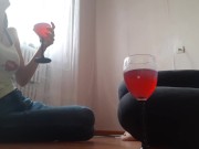 ПОСЛЕ ПАРЫ БОКАЛОВ ВИНА ЗАНЯЛАСЬ СЕКСОМ С ЛУЧШЕЙ ПОДРУГОЙ МОЕЙ МАМЫ. 4/16