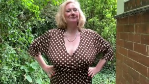 Annabel’s outdoor flashing boobs & pussy 