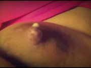 le saco la leche de sus senos/I pump milk from her breasts