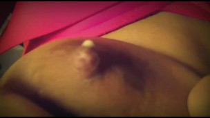 le saco la leche de sus senos/I pump milk from her breasts