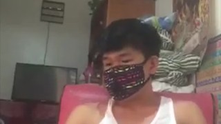 Jhayden Cruz mostrando seu corpo, bunda, pau e provocando seu companheiro de chat de vídeo