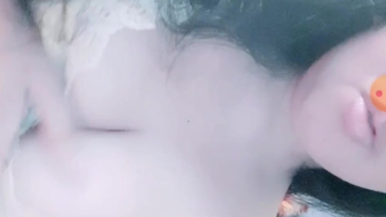 Me tocando porque estou sozinha, preciso de pau urgente - Vídeo de sexo grátis - RedTube