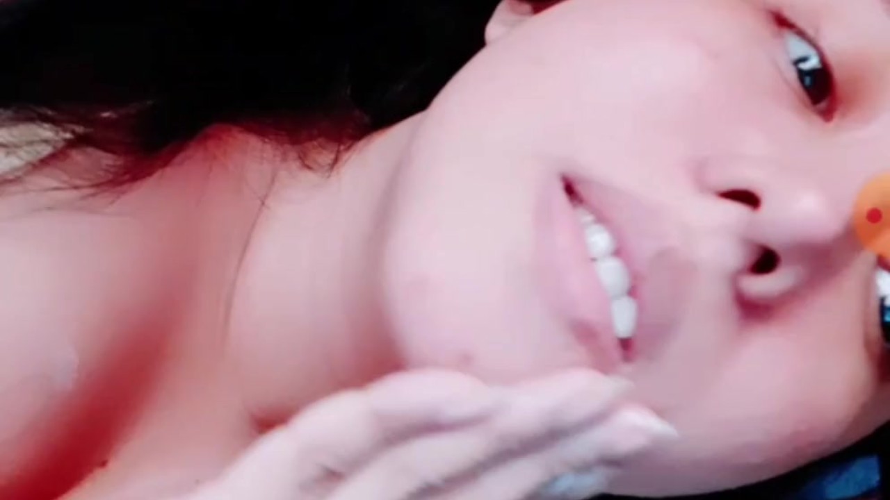 Me tocando porque estou sozinha, preciso de pau urgente - Vídeo de sexo grátis - RedTube