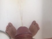 Je pisse juste avant mon bain
